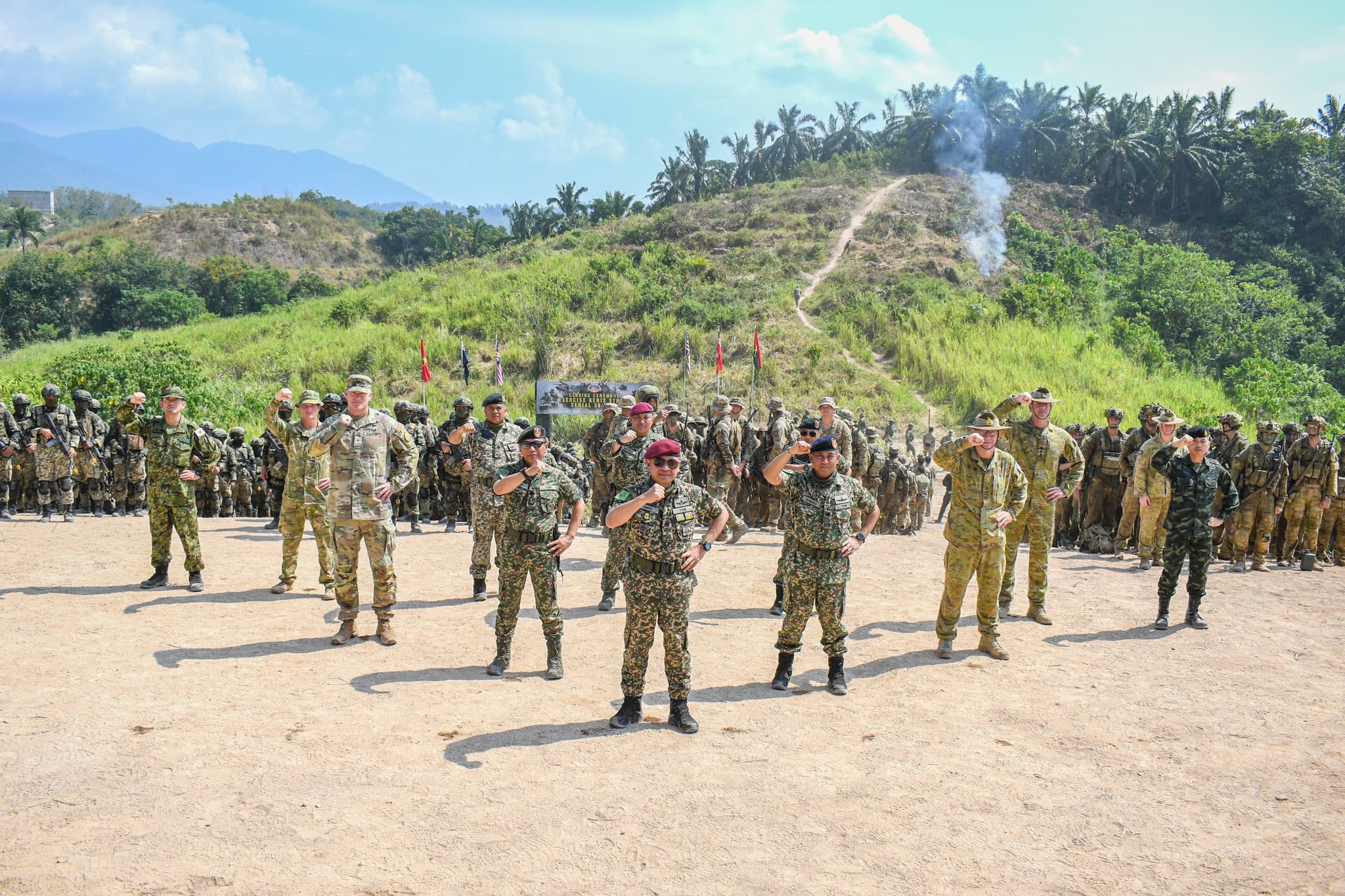 EKS KERIS STRIKE