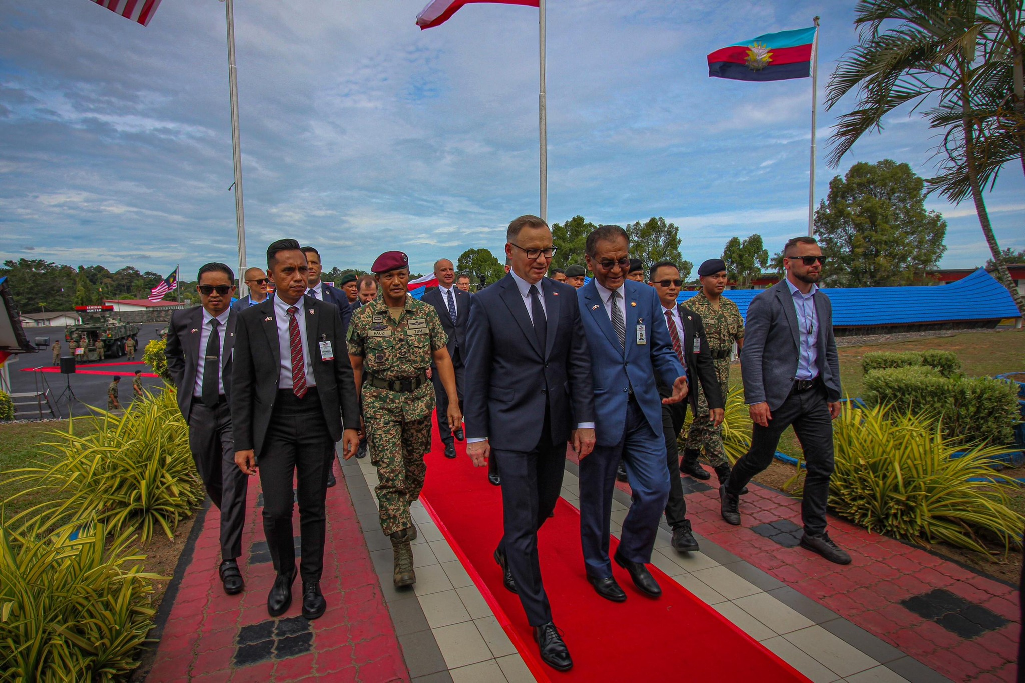 LAWATAN RASMI PRESIDEN REPUBLIK POLAND KE REJIMEN KEDUA KOR ARMOR DIRAJA