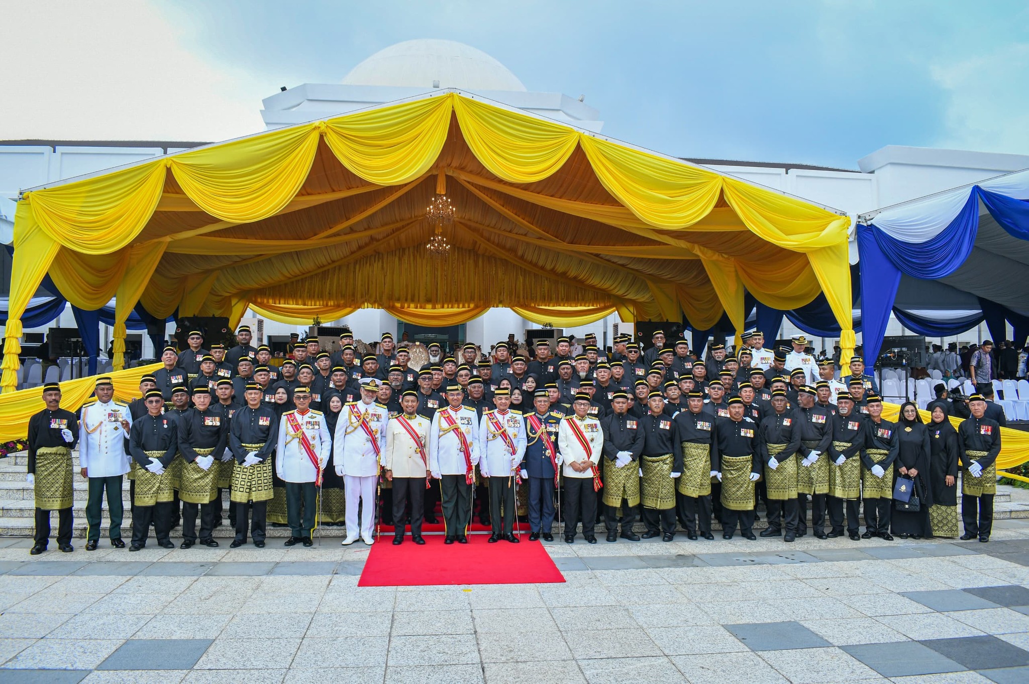 HARI PAHLAWAN