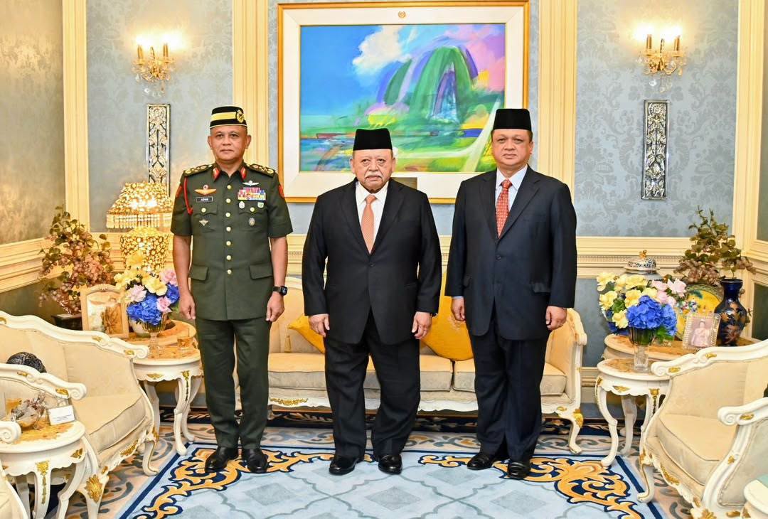 RAJA PERLIS BERKENAN MENERIMA SEMBAH MENGHADAP PANGLIMA TENTERA DARAT
