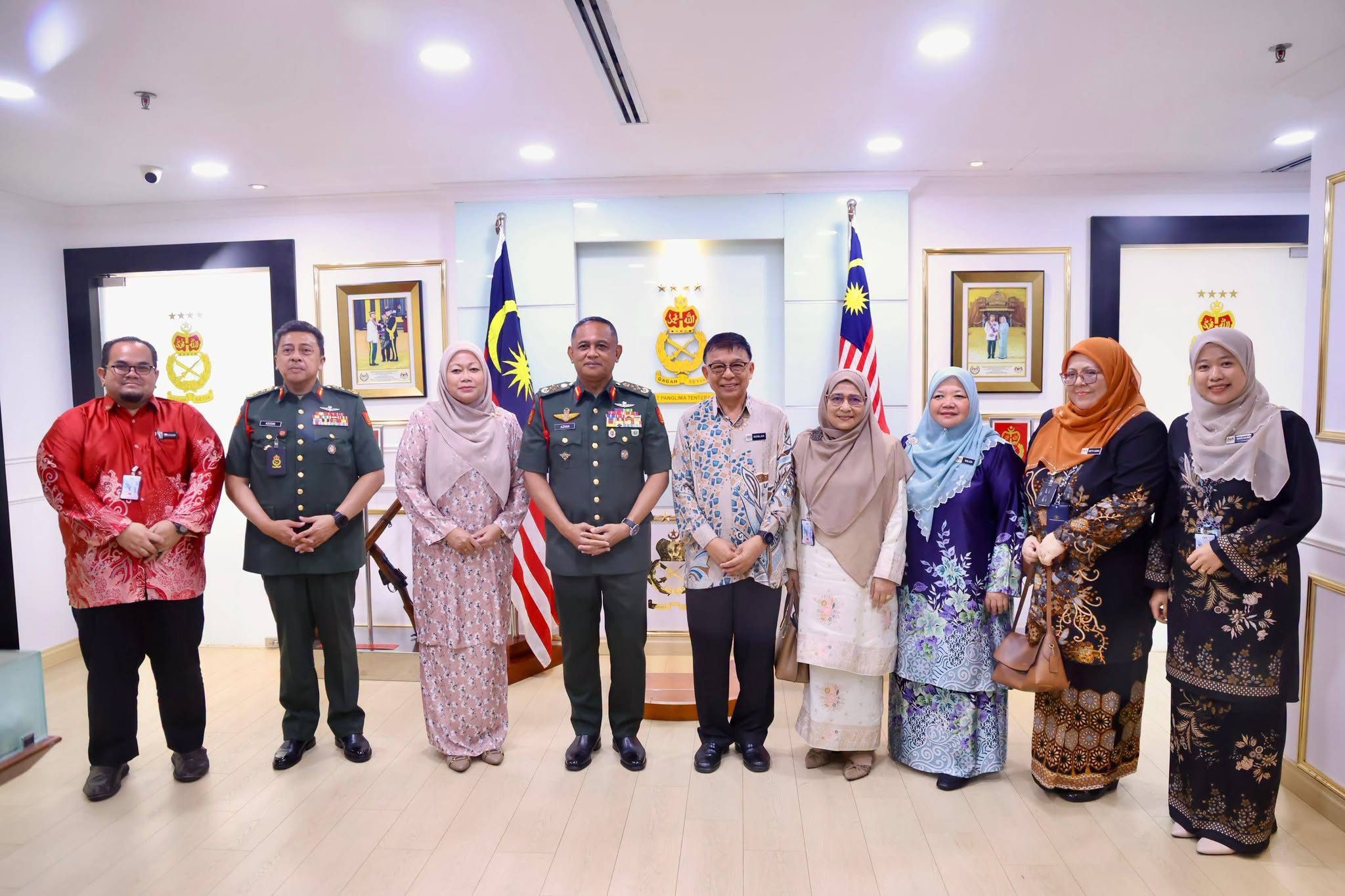 𝐊𝐔𝐍𝐉𝐔𝐍𝐆𝐀𝐍 𝐇𝐎𝐑𝐌𝐀𝐓 𝐊𝐄𝐓𝐔𝐀 𝐏𝐄𝐍𝐆𝐀𝐑𝐀𝐇 𝐀𝐊𝐀𝐃𝐄𝐌𝐈 𝐊𝐄𝐍𝐄𝐆𝐀𝐑𝐀𝐀𝐍 𝐌𝐀𝐋𝐀𝐘𝐒𝐈𝐀 (𝐀𝐊𝐌), 𝐏𝐄𝐉𝐀𝐁𝐀𝐓 𝐏𝐄𝐑𝐃𝐀𝐍𝐀 𝐌𝐄𝐍𝐓𝐄𝐑𝐈 𝐊𝐄 𝐏𝐄𝐉𝐀𝐁𝐀𝐓 𝐏𝐀𝐍𝐆𝐋𝐈𝐌𝐀 𝐓𝐄𝐍𝐓𝐄𝐑𝐀 𝐃𝐀𝐑𝐀𝐓